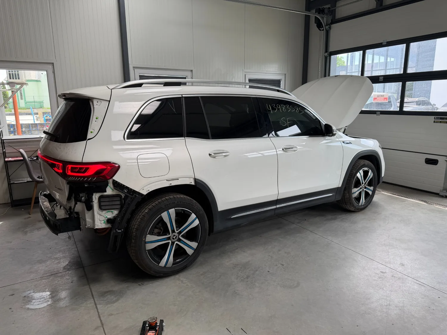 Mercedes-Benz EQB: доступ к компонентам во время сервисных работ.